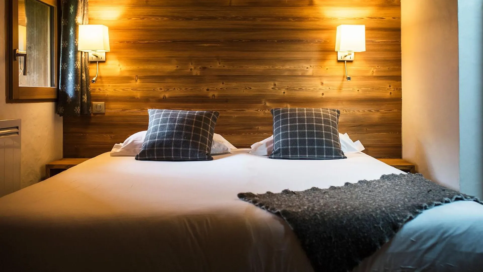 Les Cimes Aparthotel La Clusaz 5*,  France