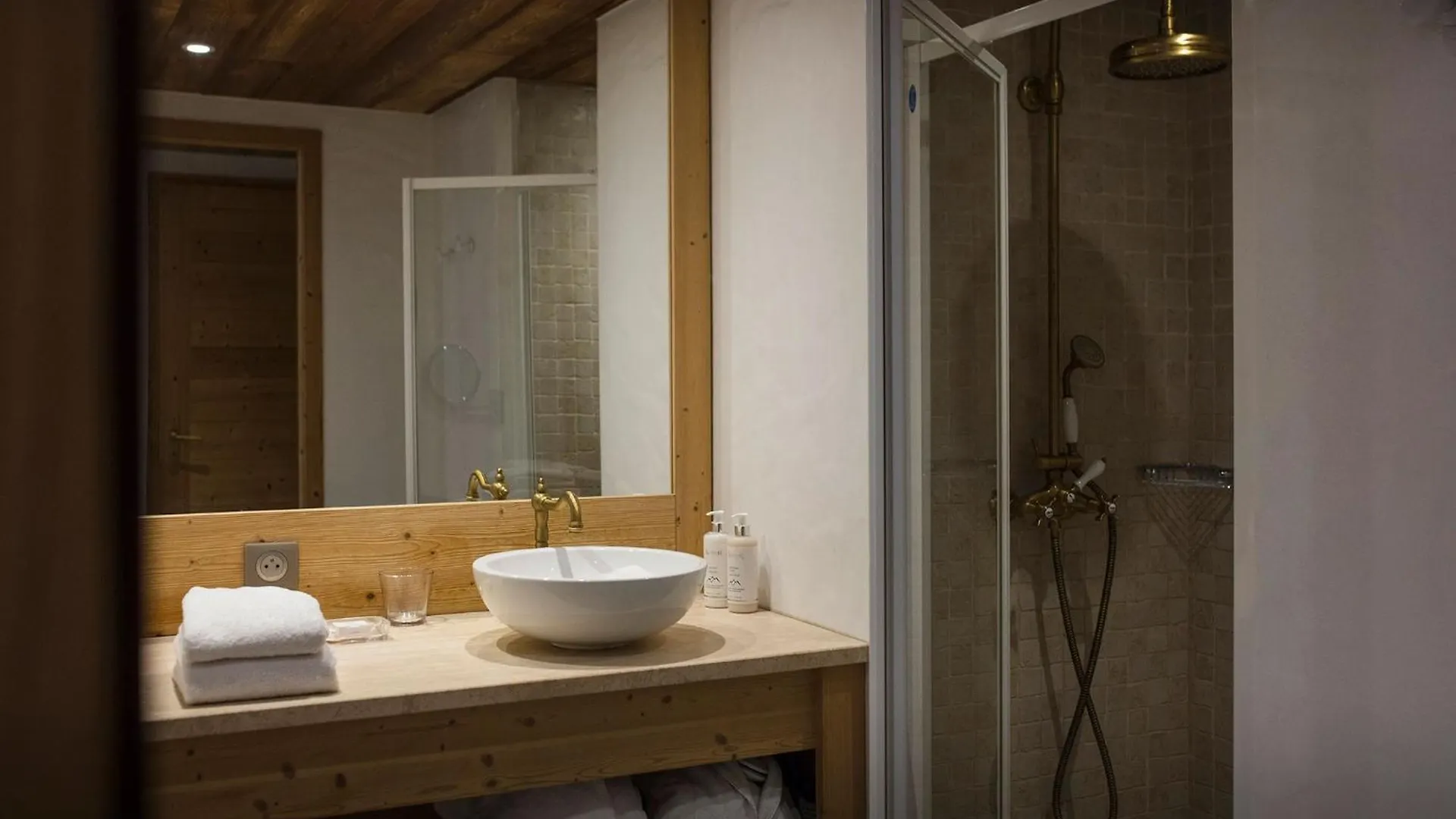 Les Cimes Aparthotel La Clusaz 5*,  France